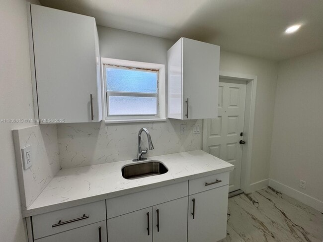 Building Photo - 11000 SW 47th Terrace