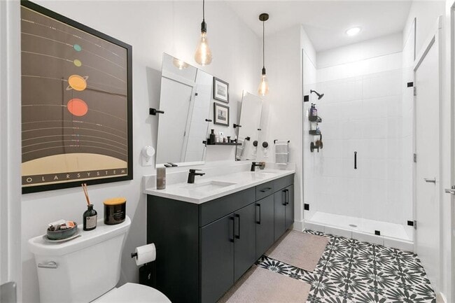 Building Photo - 112 Rogers St NE