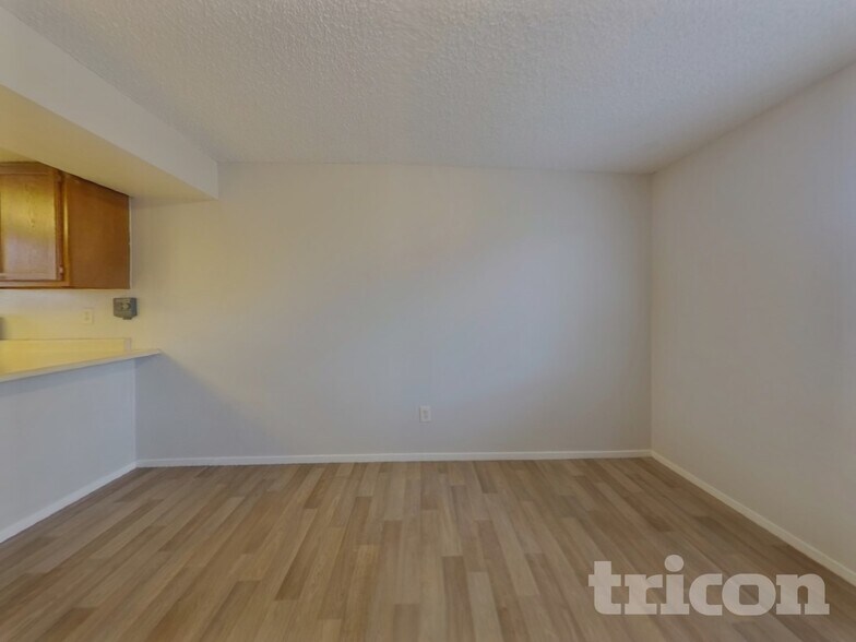 Building Photo - 2635 Rayma Ct