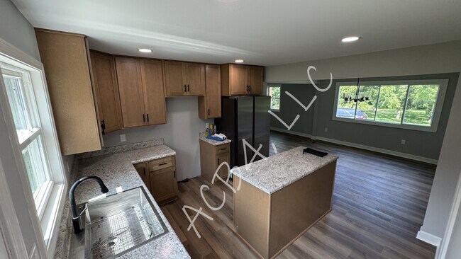 Building Photo - 43 Memory Ln