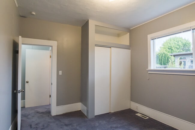 Building Photo - 7547 26th Ave NW