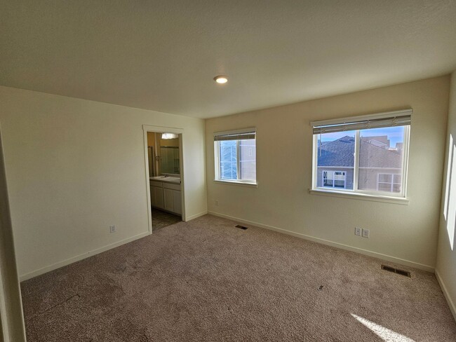 Building Photo - 3 bed 3 bath home in Bennett.