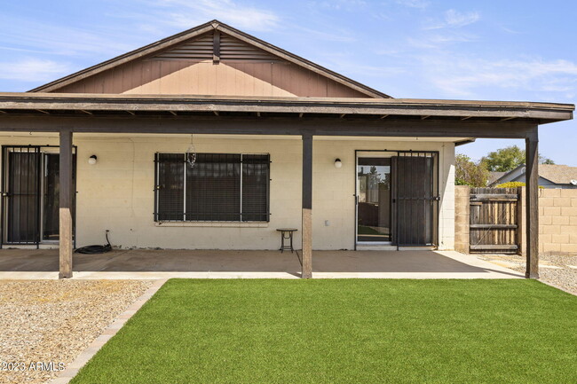Building Photo - 11005 W Seldon Ln