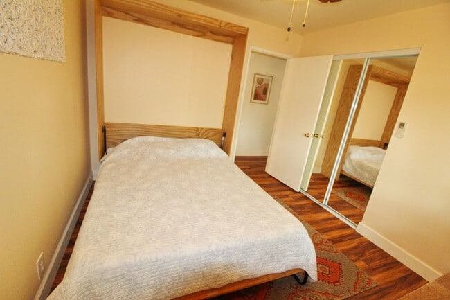 Building Photo - Stand-alone, Remodeled, Tastefully Furnished and Decorated 3Bed/2Bath Home in Southpointe with a ...