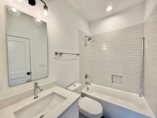 Building Photo - Luxurious New Construction 4BD, 4BA Downto...