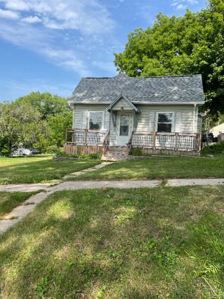Building Photo - 808 Hickory St