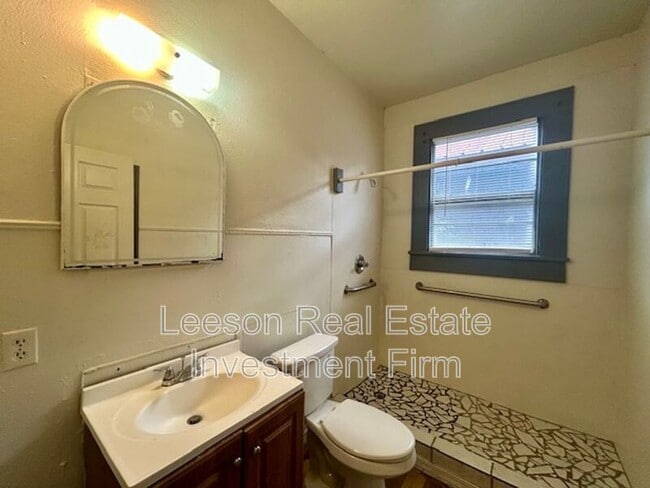 Building Photo - 3022 Lillian St