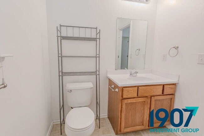 Building Photo - Beautiful 3-Bedroom Home in OKC - Availabl...
