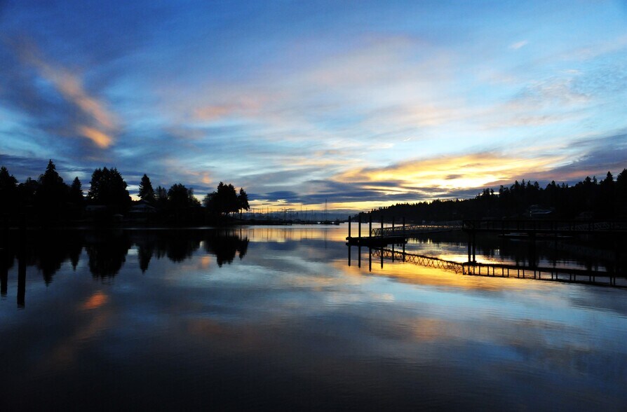 Building Photo - 6246 NE Eagle Harbor Dr