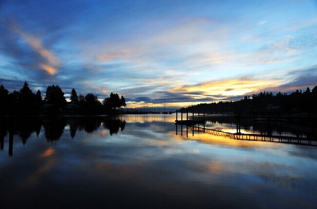 Building Photo - 6246 NE Eagle Harbor Dr