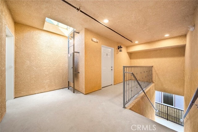 Building Photo - 5639 Huntington Dr