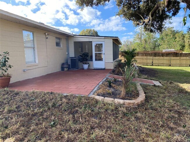 Building Photo - 930 Cedar Cir