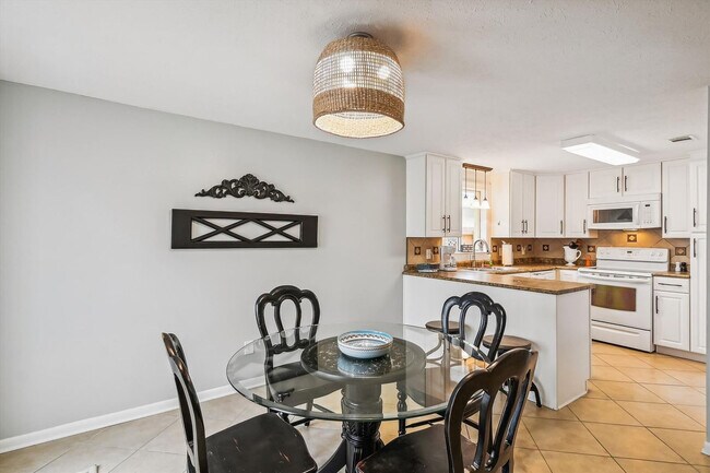 Building Photo - 5710 Sunset Ave