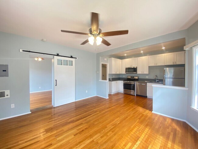 Building Photo - Must-See Bankers Hill 1BR, Parking Included, Pets Welcome