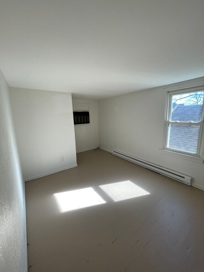 Building Photo - 402 N 6th Ave