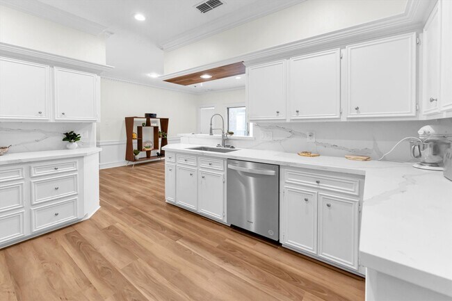 Building Photo - 6603 Pauma Dr