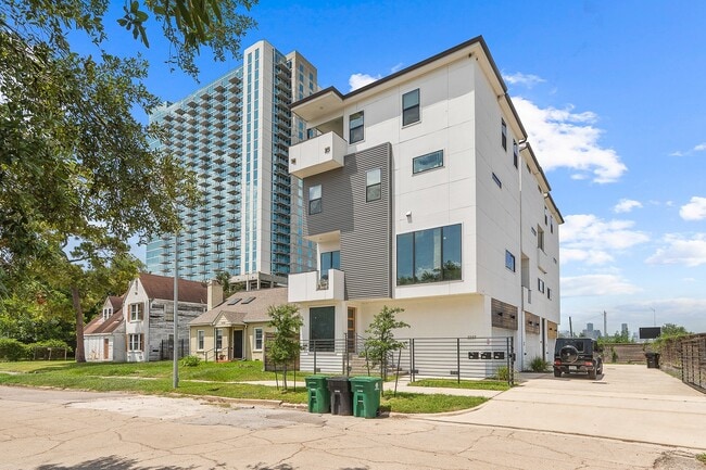 Building Photo - 2239 N MacGregor Way