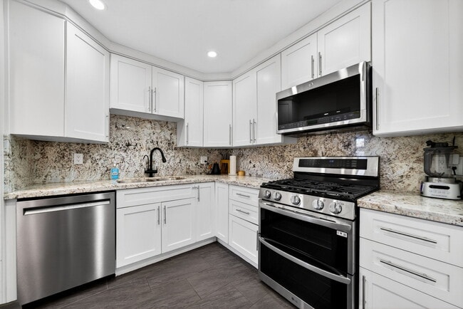 Building Photo - 6257 Bluebell Ave