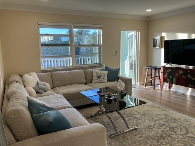 Building Photo - 801 NE 18th Ct