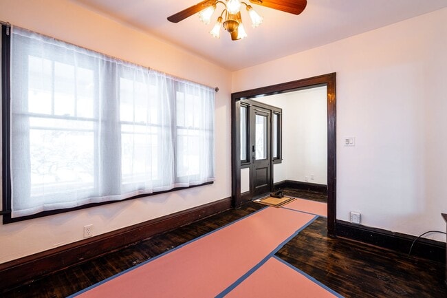 Building Photo - Charming 3-Bed Home in Bayview!  With 2 Car Garage!!  Pets Welcome!