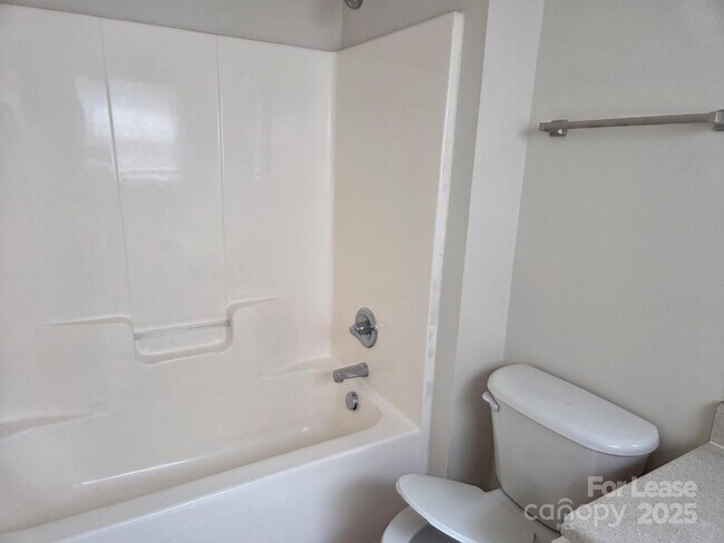 Building Photo - 924 Harbour View Cove NE