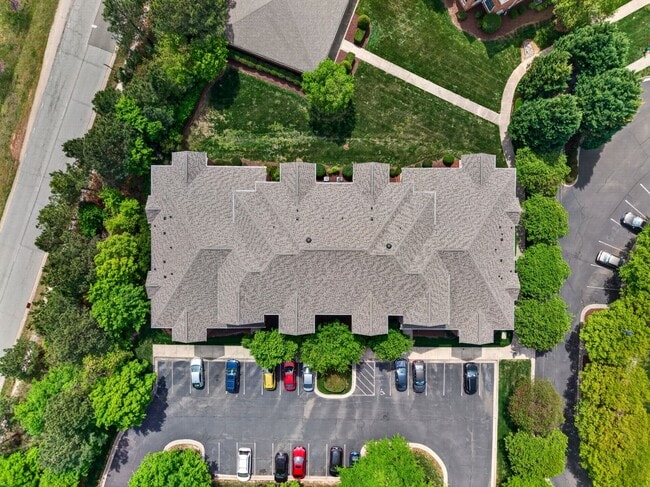 Building Photo - 828 Waterford Lake Dr