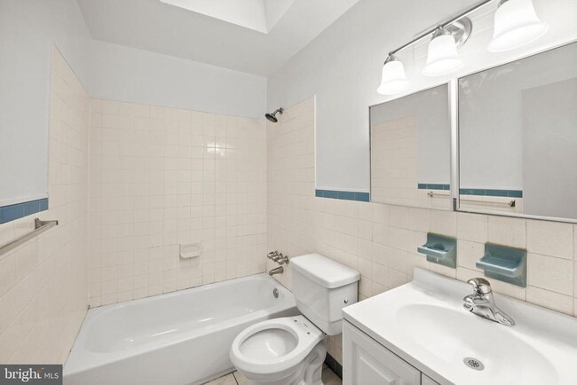 Building Photo - 7727 Langdon St