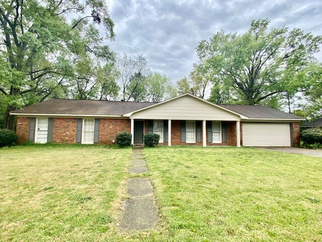 Building Photo - 203 Riverdale Ln