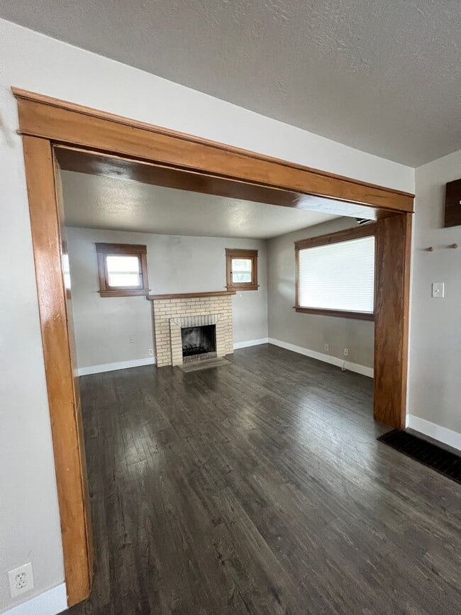 Building Photo - Newly Remodeled House in West Valley for Rent