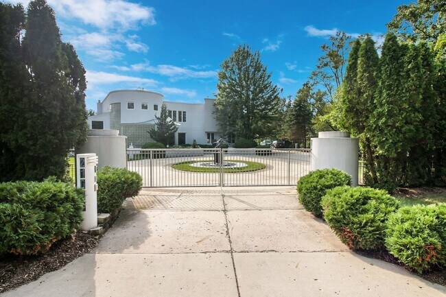 Building Photo - 21660 N Rainbow Rd