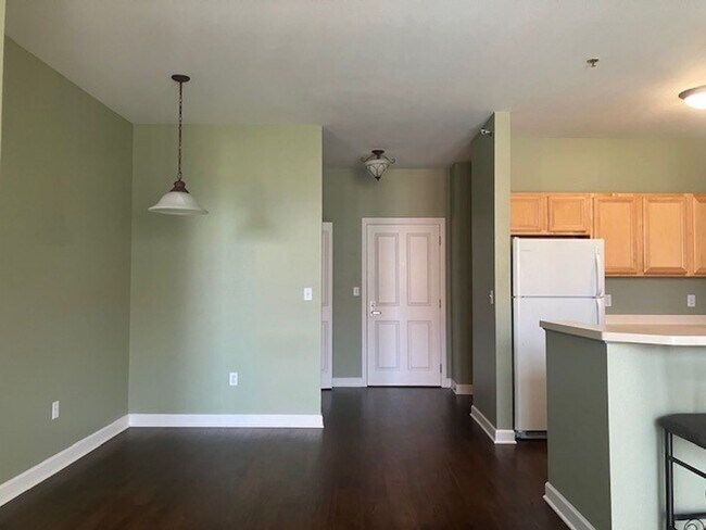 Building Photo - 4120 S Lake Dr