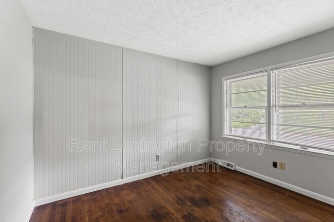 Building Photo - 228 Kenlock Dr