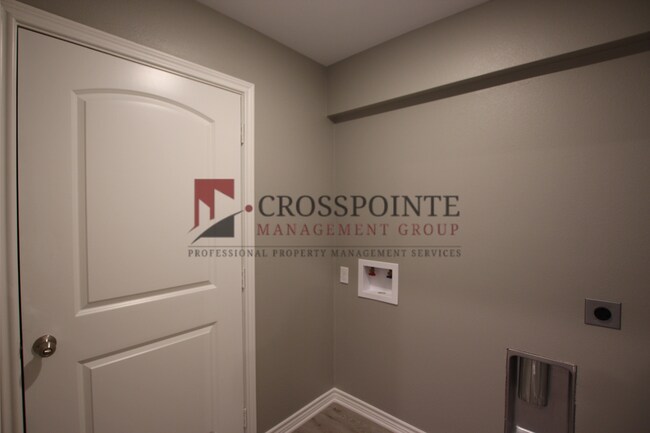 Building Photo - Beautiful 3 Bedroom 2 Bathroom Townhouse in South Tyler! Now offering 1st full month rent free!