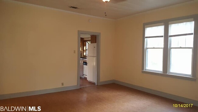 Building Photo - 304 W Orange Ave
