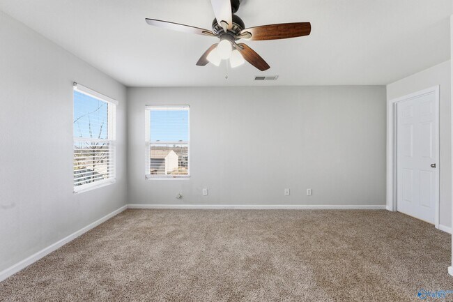 Building Photo - 3294 Castlecreek Dr SW
