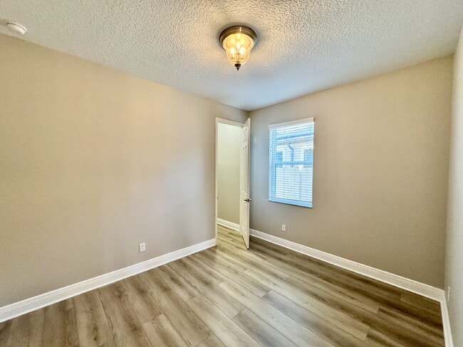 Building Photo - K-Bar range gated 3-Bed Single Family House newly renovated with Fenced back yard