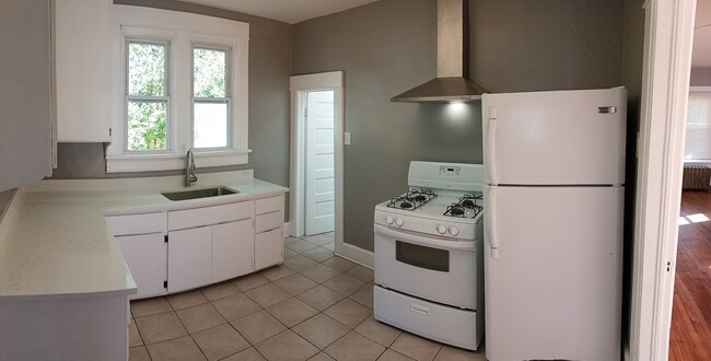 Building Photo - 3185 S Sherman St