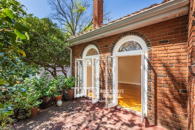 Building Photo - 842 42nd St