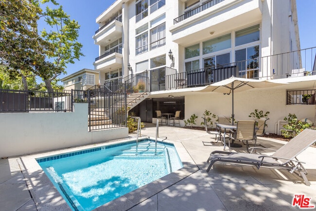 Building Photo - 511 San Vicente Blvd