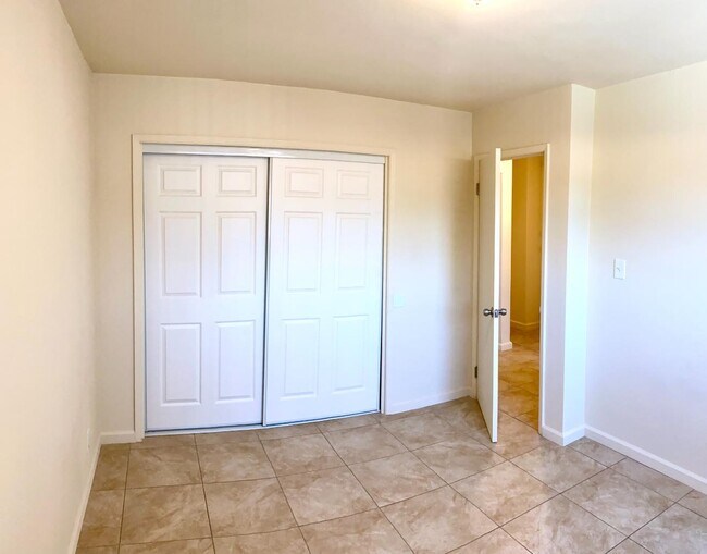 Building Photo - 24836 Walnut St