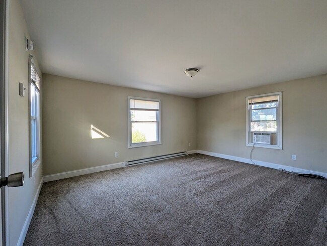 Building Photo - 223 W 6th St