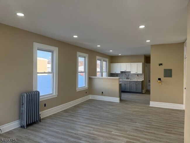 Building Photo - 56 Smith St