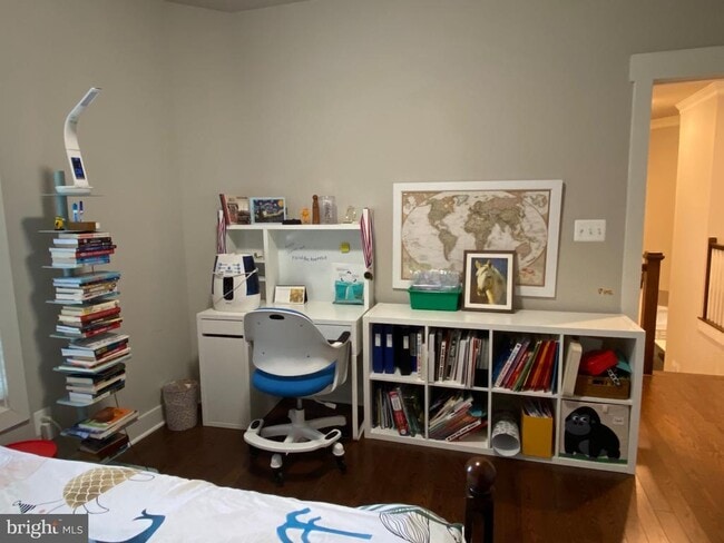 Building Photo - 2233 N Underwood St