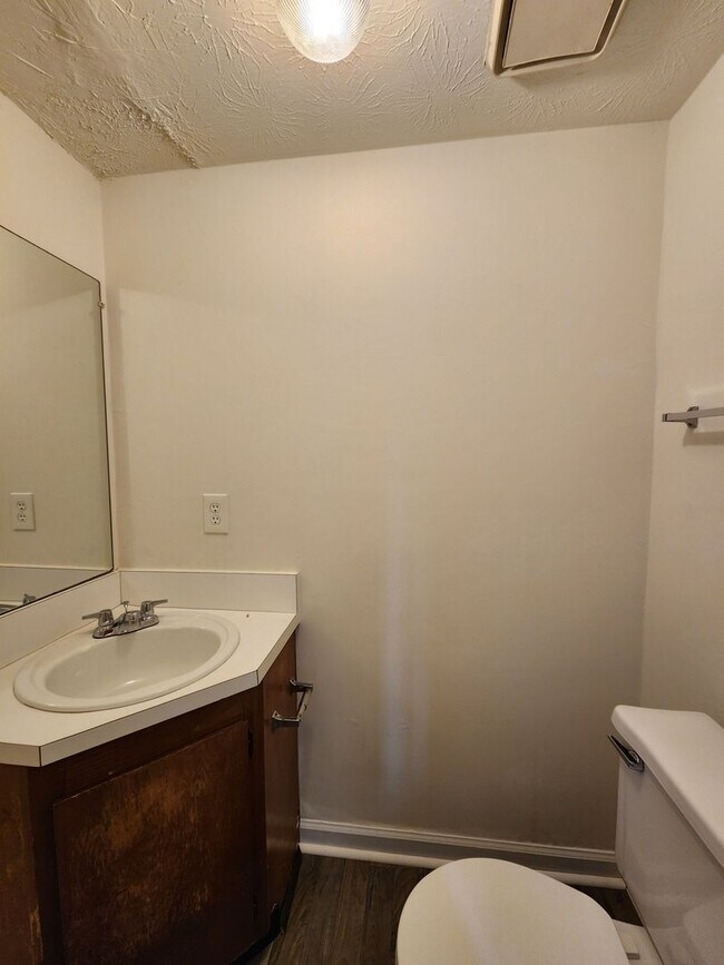 Building Photo - 2093 Lenoa Ln