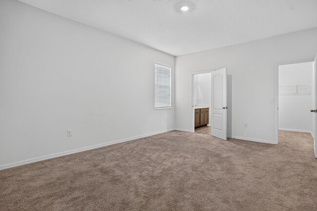 Building Photo - 6170 Dolostone Dr
