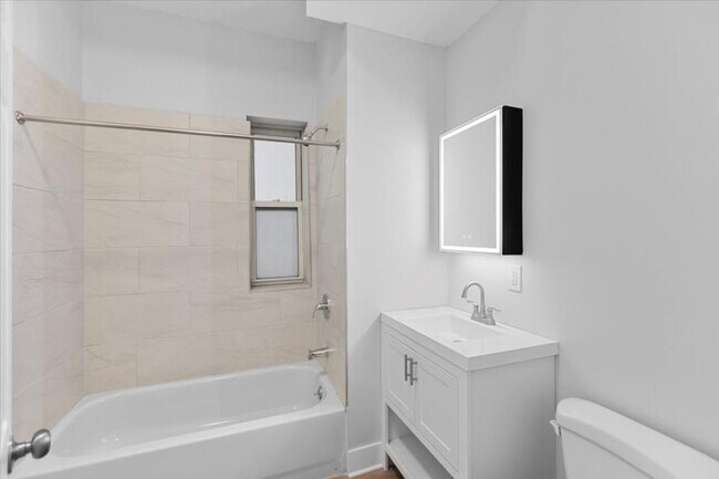 Building Photo - 2 bedroom in Chicago IL 60622