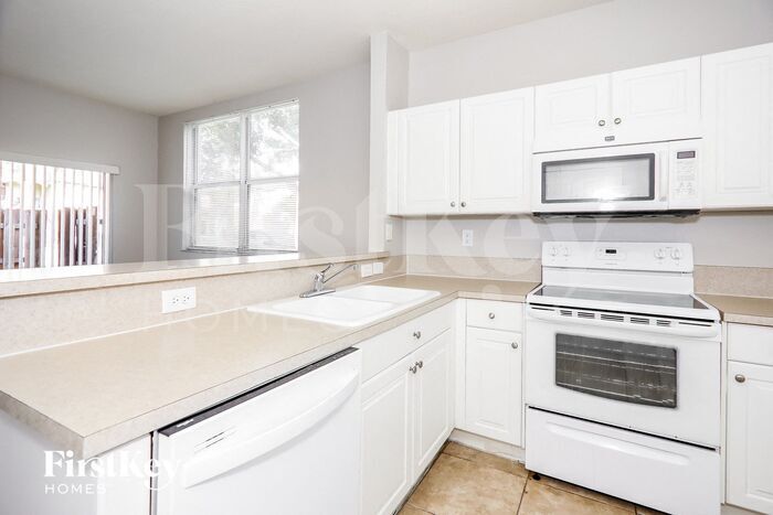 Building Photo - 1495 NE 33rd Ave