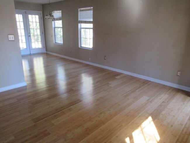 Building Photo - 105 Ashgate Way