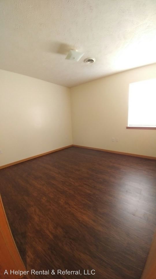 Building Photo - 647 Eastmont Rd
