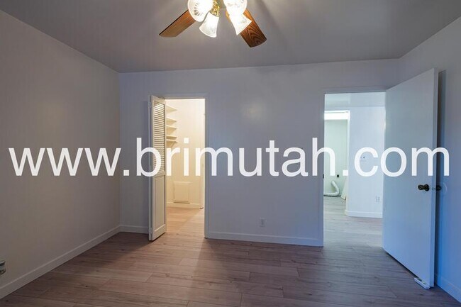 Building Photo - 5761 S Waterbury Cir